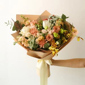 Cappuccino rose and White Tulip - Lola
