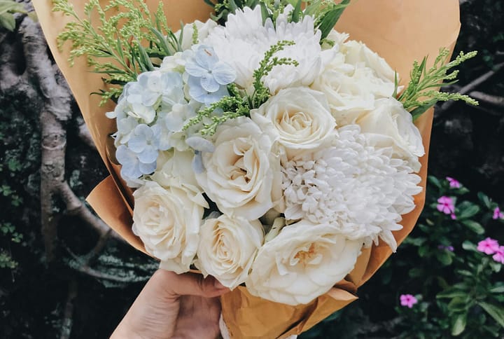 Simple Tips on How To Keep Flowers Fresh Longer at Home
